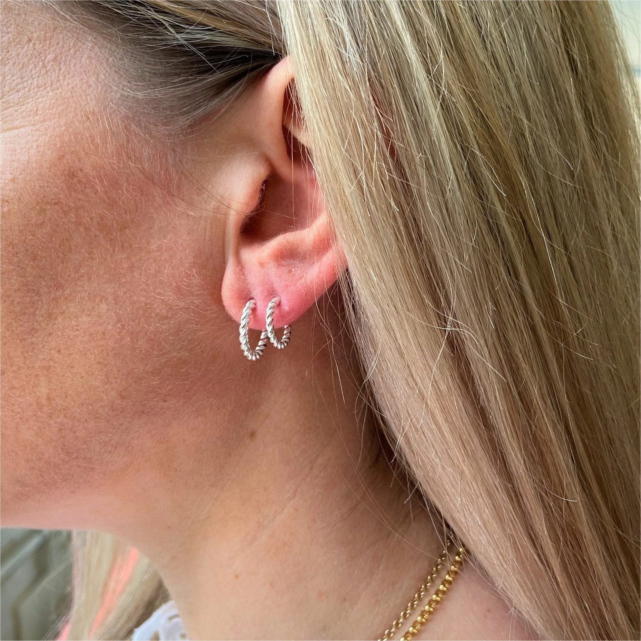 Alhambra Micro Twisted Sterling Silver Hoop Earrings