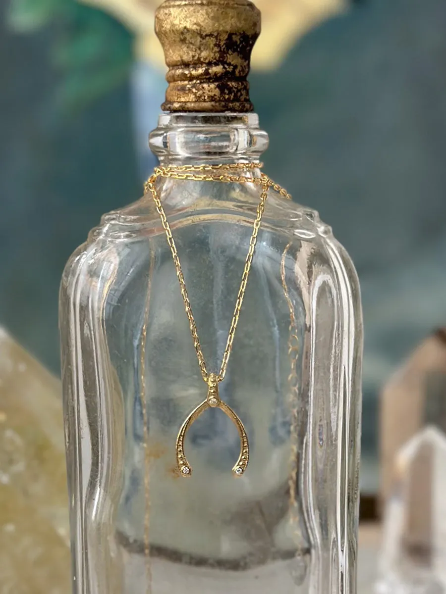 Bobby Necklace - large "stay in the magic"