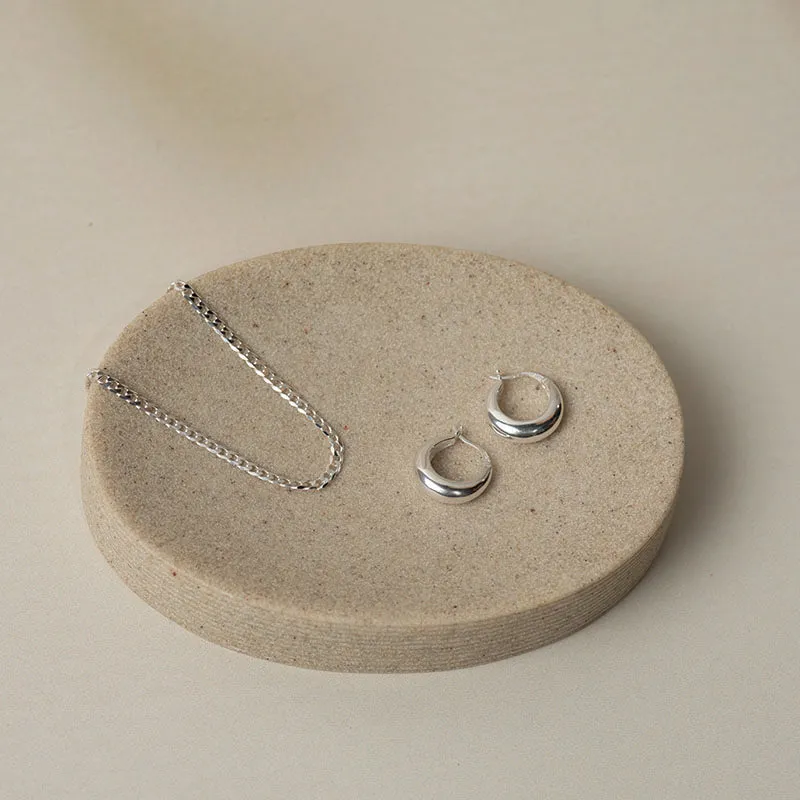 CLASSIC HOOP EARRINGS